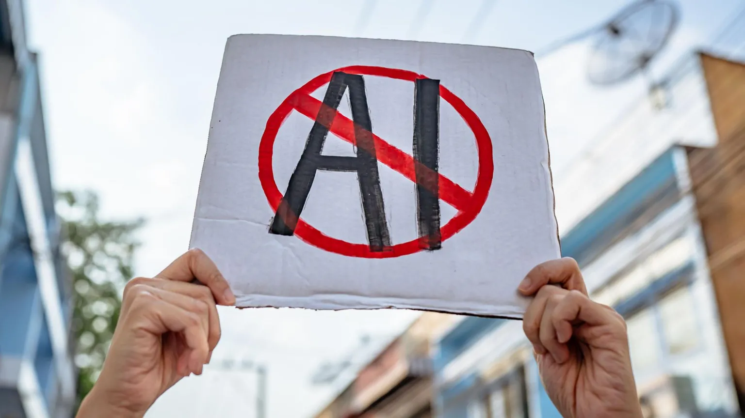 'মানুষের তৈরি' — এআই-মুক্ত লোগোর বৈশ্বিক লড়াই