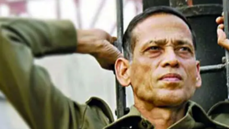 বিপ্লব, বিদ্রোহ আর ভালোবাসার আজম খান