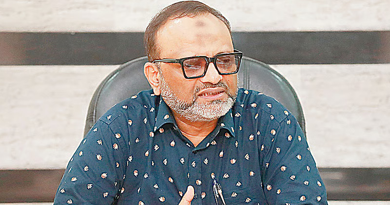 "রাজনৈতিক সংশ্লিষ্টতা নেই, কোনো সংগঠনকে সুবিধাও দিইনি": বিদায়ী বক্তব্যে নিয়াজ আহমেদ খান